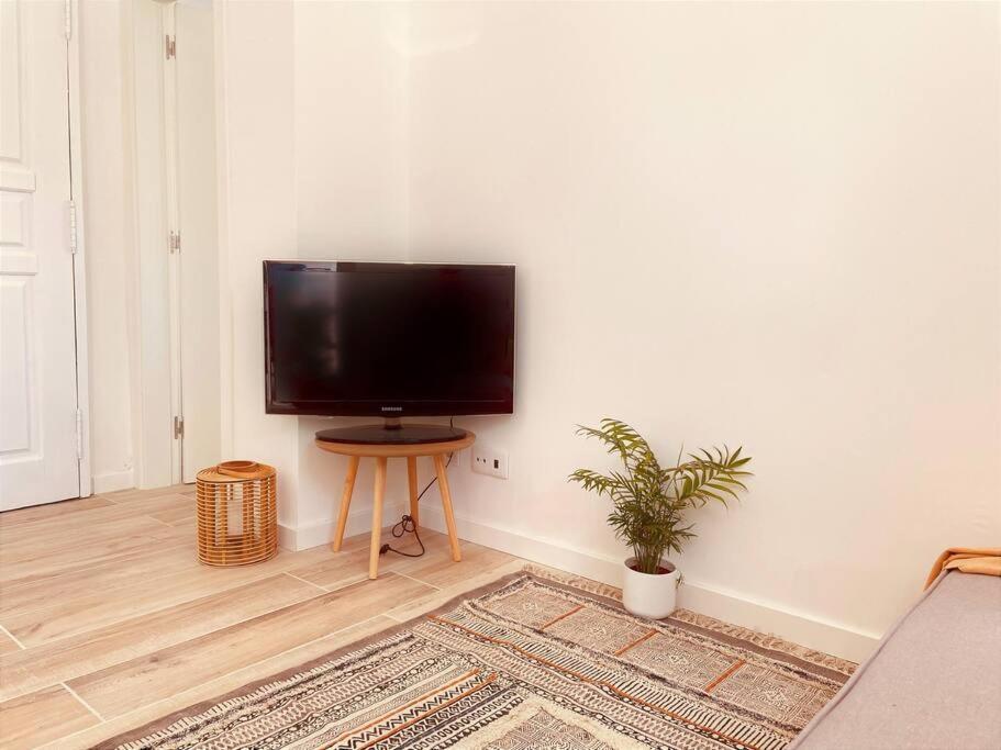 Cozy Apartment With Private Courtyard Barcarena Екстер'єр фото