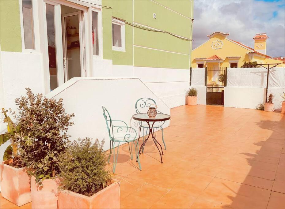 Cozy Apartment With Private Courtyard Barcarena Екстер'єр фото