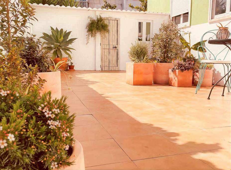 Cozy Apartment With Private Courtyard Barcarena Екстер'єр фото