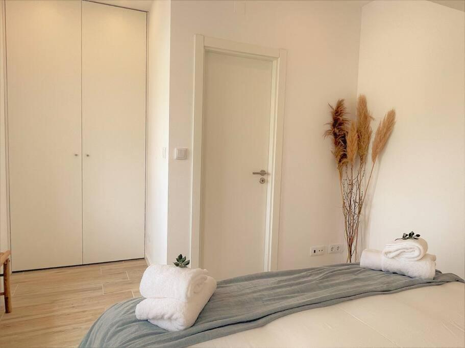 Cozy Apartment With Private Courtyard Barcarena Екстер'єр фото